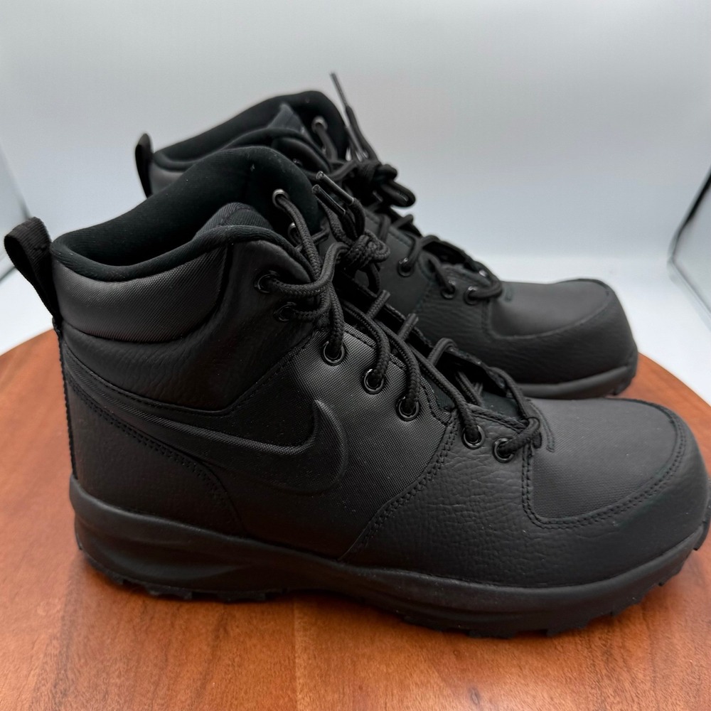 Nike Manoa 17 LTR Triple Black Leather Boots Youth Size 7Y HF0750-001 High Top
